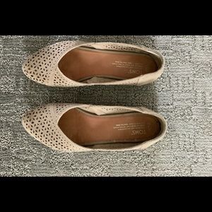Toms Beige Suede Flats